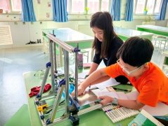 正在部门中小学开展AI通识教育并初显成效 