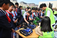 通过互动体验进一步激发了同窗们的科学 